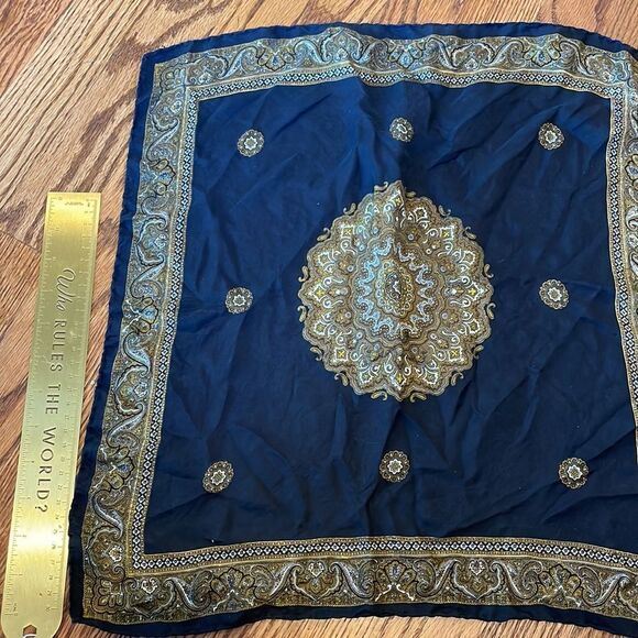 Silk small scarf/pocket square hand rolled edges black and gold - Picture 8 of 9